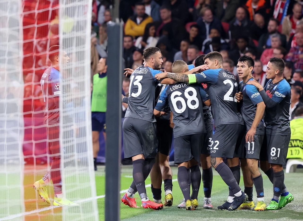 那不勒斯：欧冠赛场的蓝色风暴